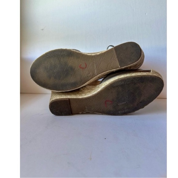 Vionic Gray Cream Calypso Wedge Sandals with Modern T-Strap - Picture 14 of 14